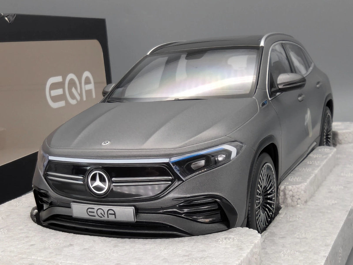 Modellautos 1:18 NZG Mercedes Benz EQA Designo Mountain Grau Magno Dealer OVP