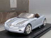 Modellautos 1:18 Gate Mercedes-Benz Vision SLA Hellblau Metallic mit Dealer OVP