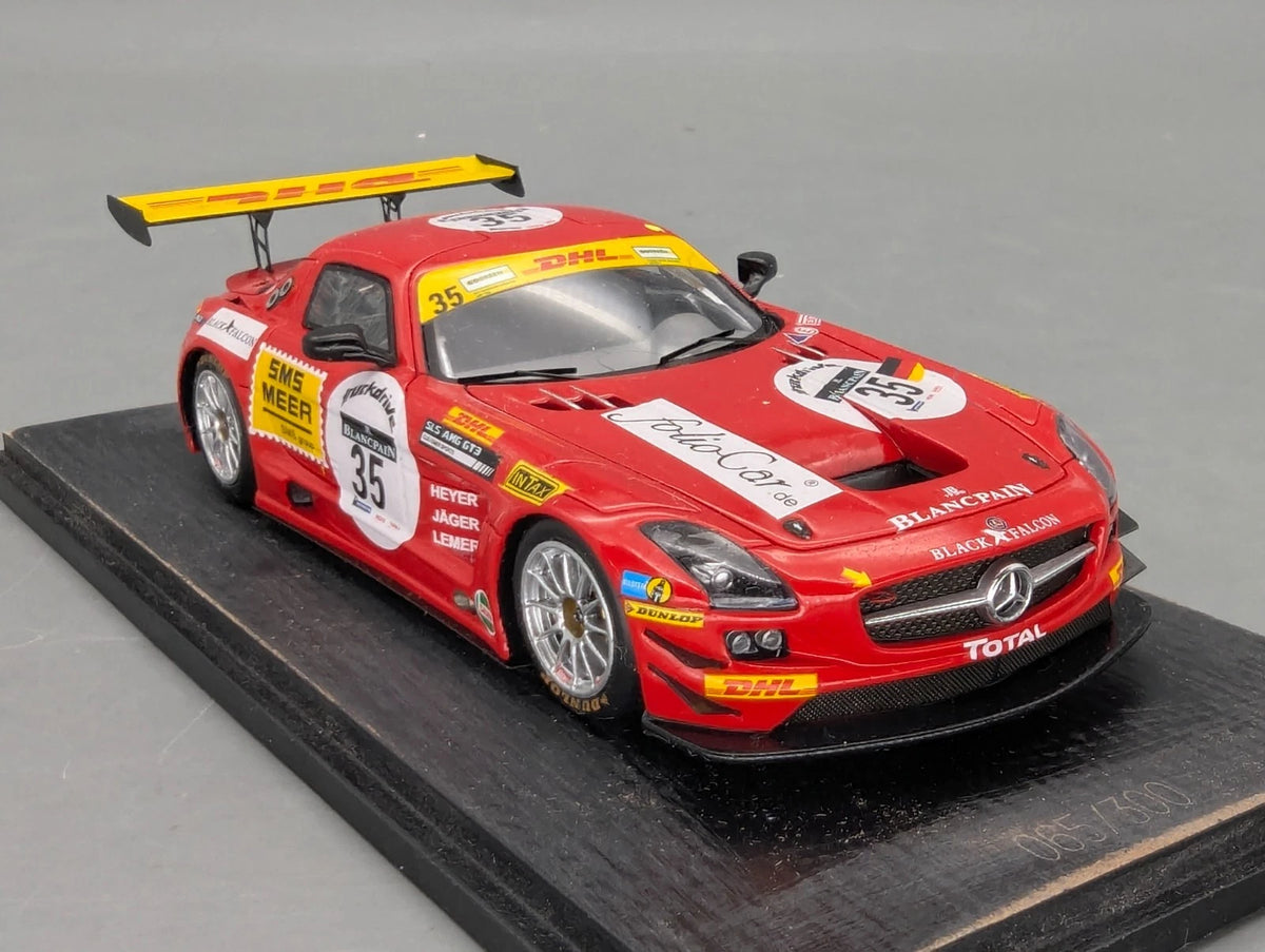 Modellautos 1:43 Spark Mercedes SLS AMG GT3 24h Spa 2011 "Rote Sau" #35 Vitrine