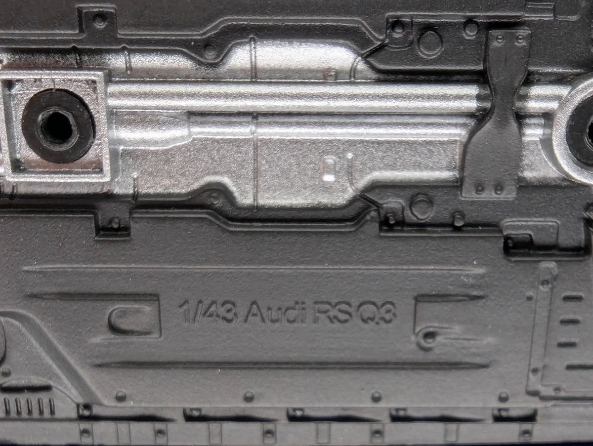 Modellautos 1:43 Schuco Audi RS Q3 Sepang Blau Metallic mit Dealer OVP