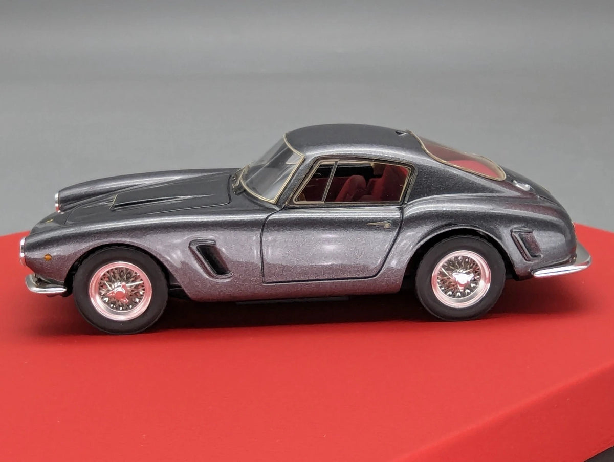 Modellautos 1:43 BBR Ferrari 250 SWB FOC Meeting 01/03 Große Vitrine in OVP