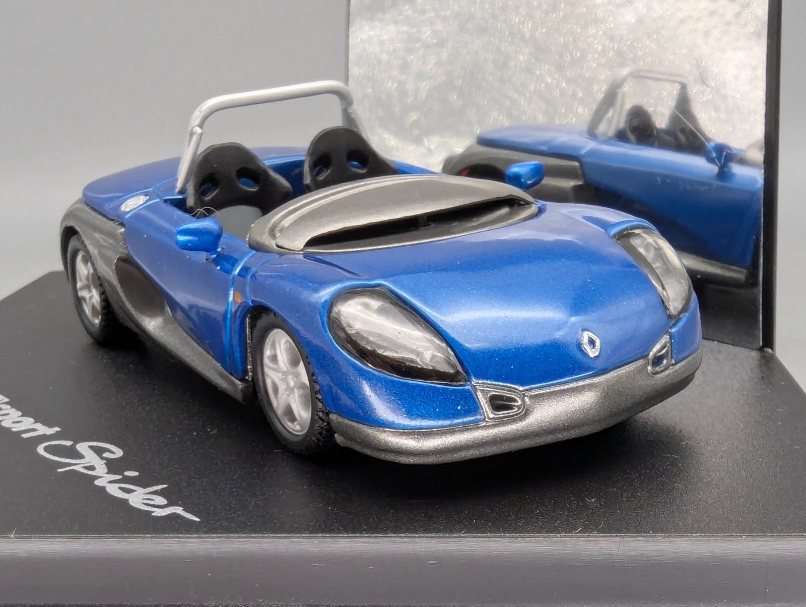 Modellautos 1:43 Vitesse Renault Sport Spider Blau mit Vitrine