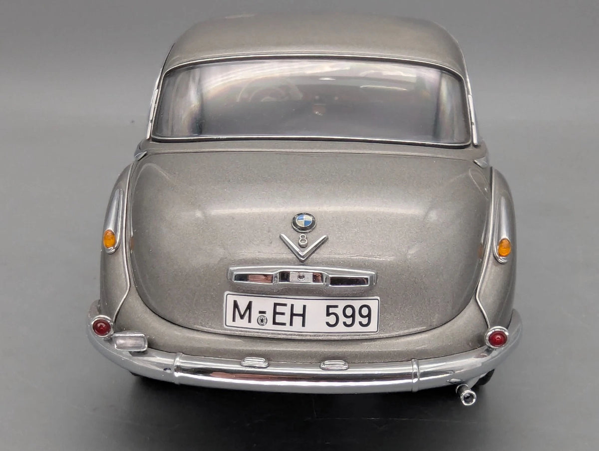 Modellautos 1:18 AUTOart Millenium 70591 BMW 502 2.6 Luxus Silver Beige mit OVP