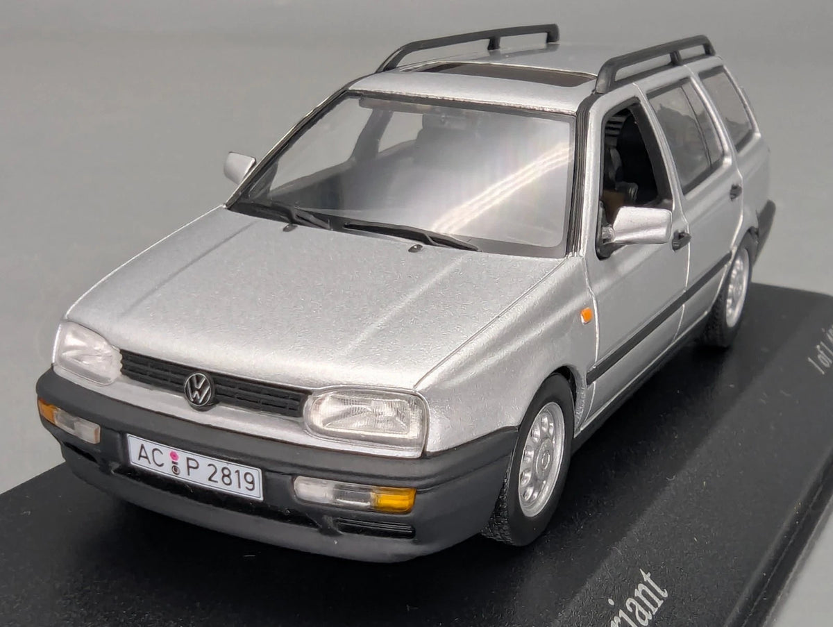 Modellautos 1:43 Minichamps Volkswagen VW Golf Variant 1993 Silber mit OVP