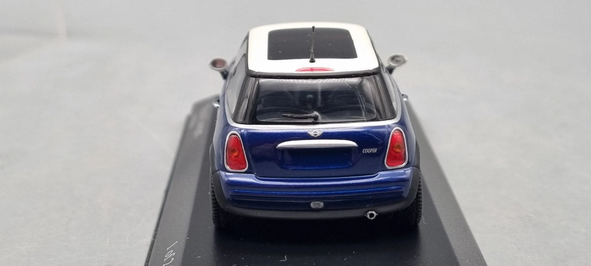 Modellautos 1:43 Minichamps Mini Cooper Indi Blue Ltd 1/2304 Vitrine