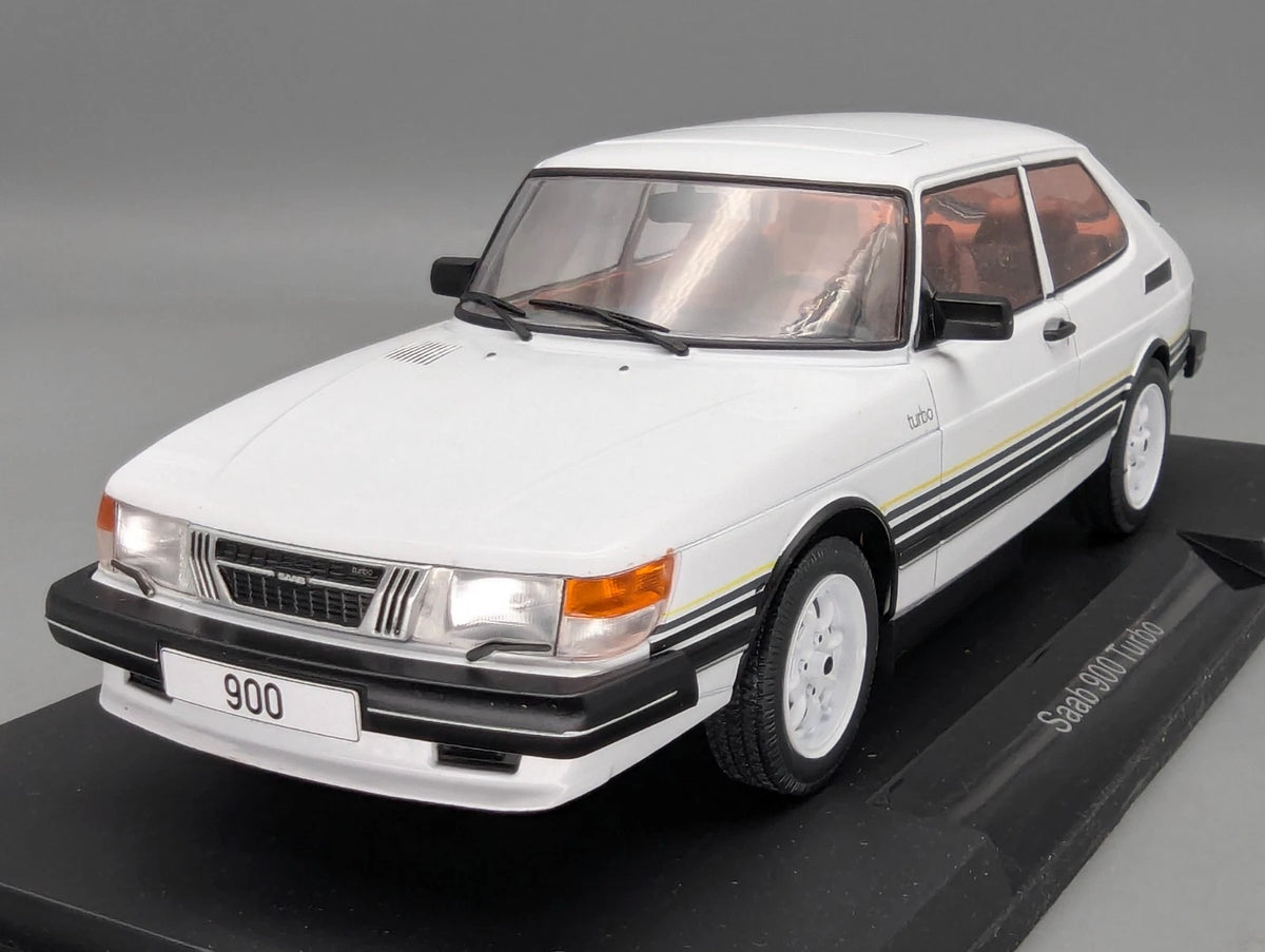 Modellautos 1:18 MCG Modelcar Group Saab 900 Turbo Weiß mit OVP