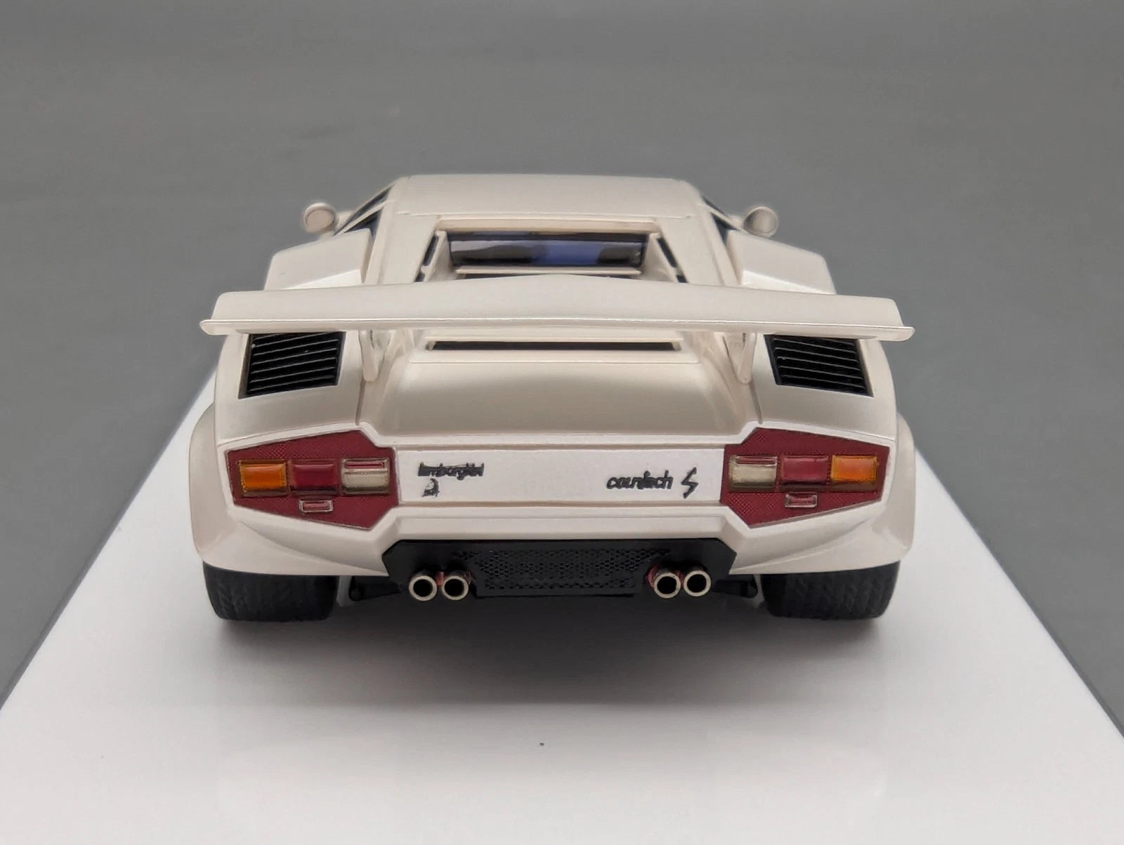 Eidolon Make Up Mini Werks 1:43 Lamborghini Countach LP400S 1984 Pearl 11/30 OVP