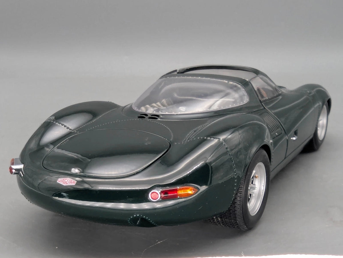 Modellautos 1:18 AUTOart 73541 Jaguar XJ13 Grün mit OVP