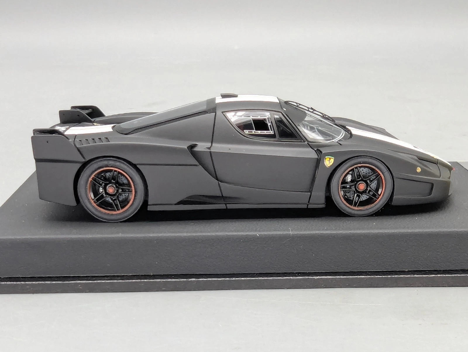 Modellautos 1:43 BBR Ferrari FXX  2006 Black Matt Ltd 19/20 mit Vitrine und OVP
