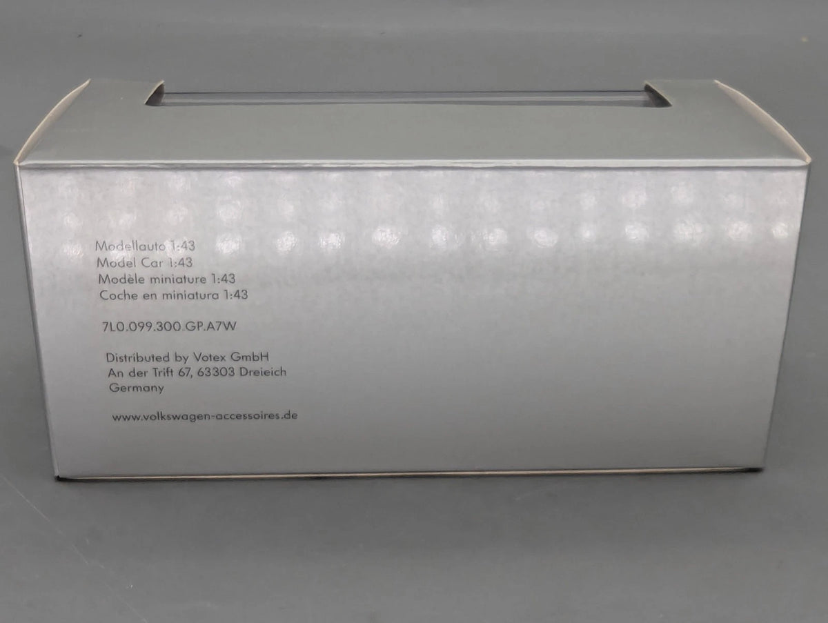 Modellautos 1:43 Minichamps Volkswagen VW Touareg Silber Metallic mit Dealer OVP