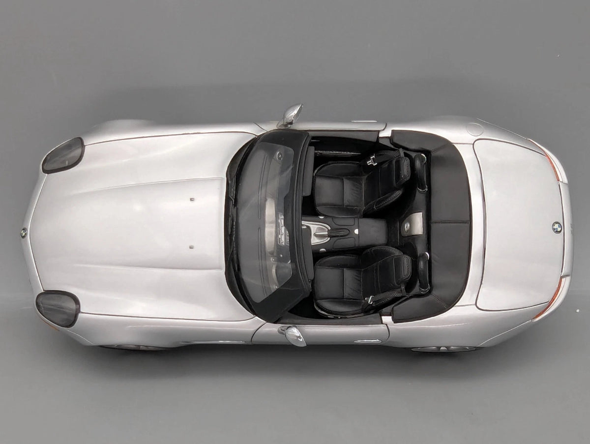 Modellautos 1:18 Kyosho BMW Z8 James Bond 007 Edition 1999 Silber mit OVP