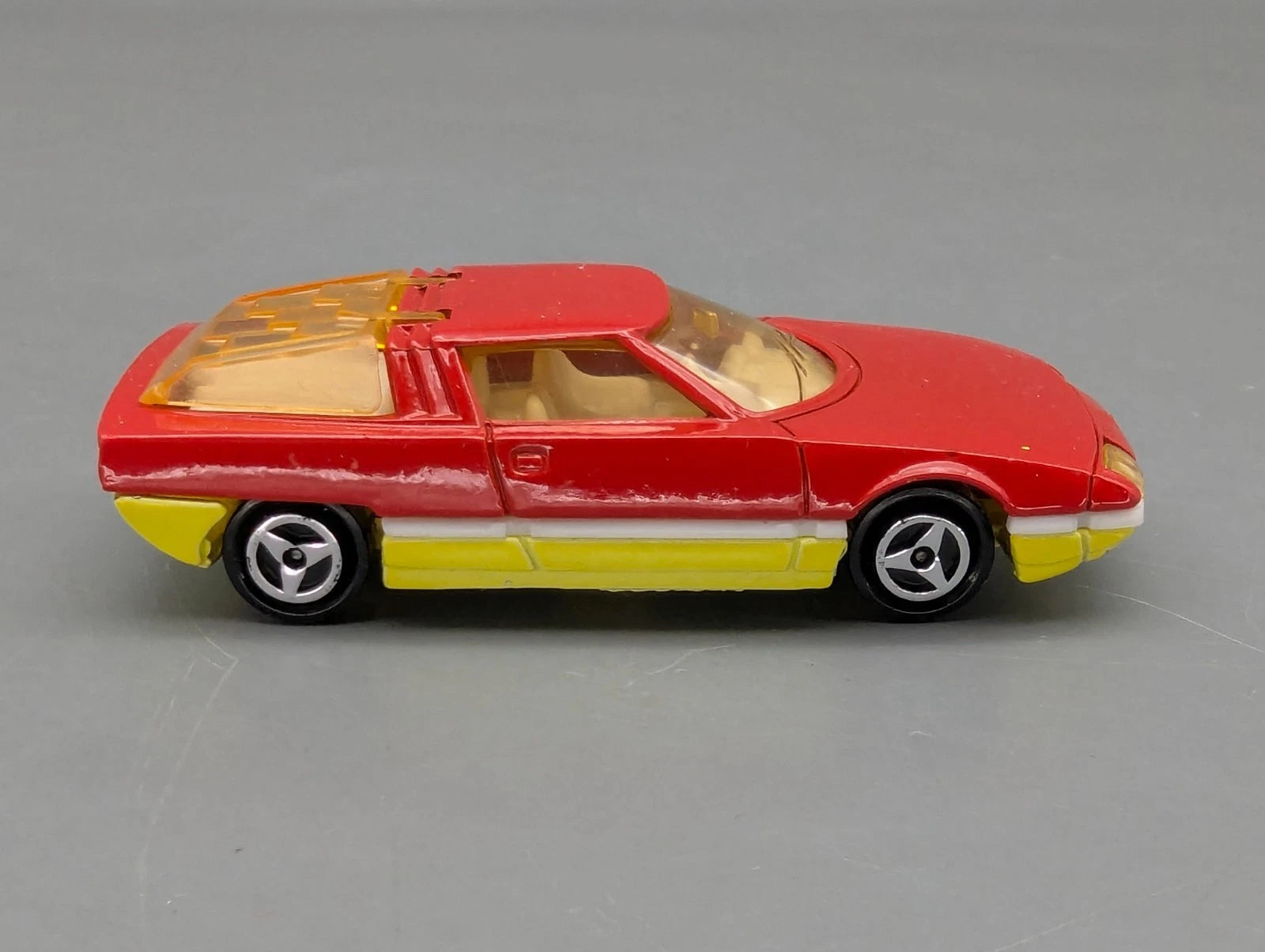 Modellautos 1:55 Majorette 221 Citroen GS Camargue Bertone mit Vitrine