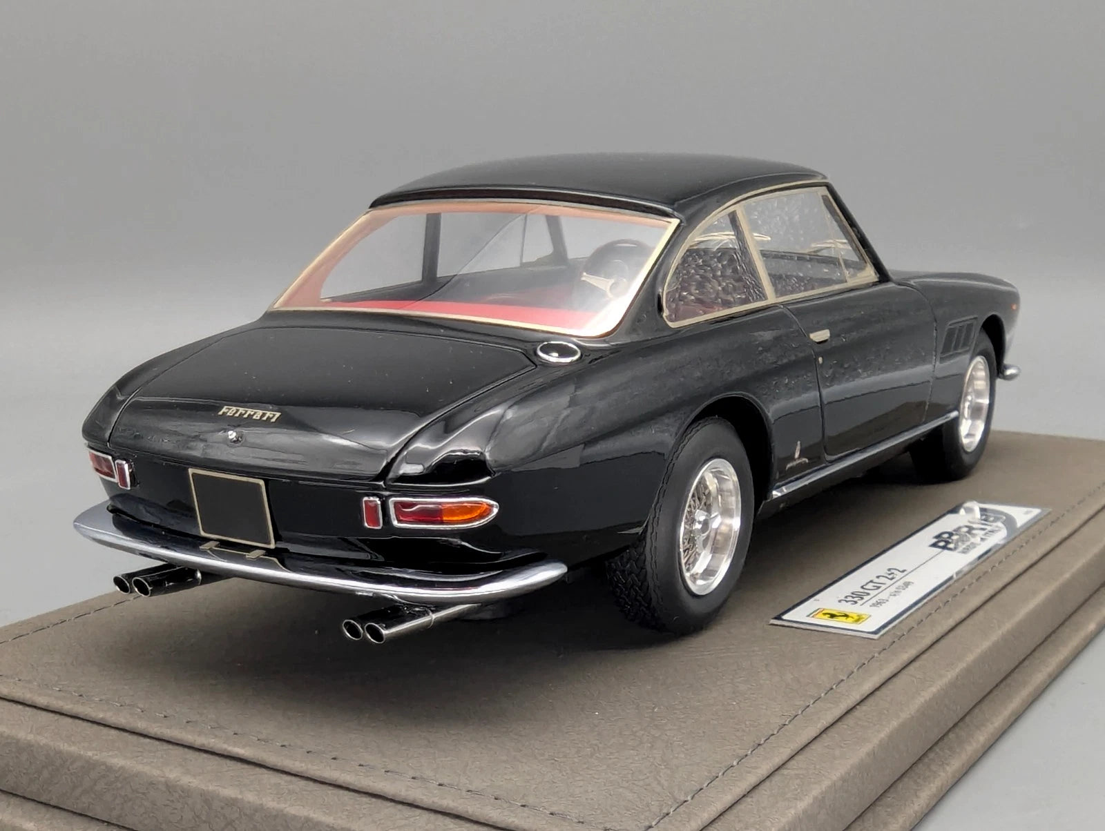 Modellautos 1:18 BBR Ferrari 330 GT 2+2 Limitiert 1/32 Lederplatte Vitrine OVP