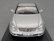 Modellautos 1:43 Minichamps Mercedes Benz CLS-Klasse mit Dealer OVP