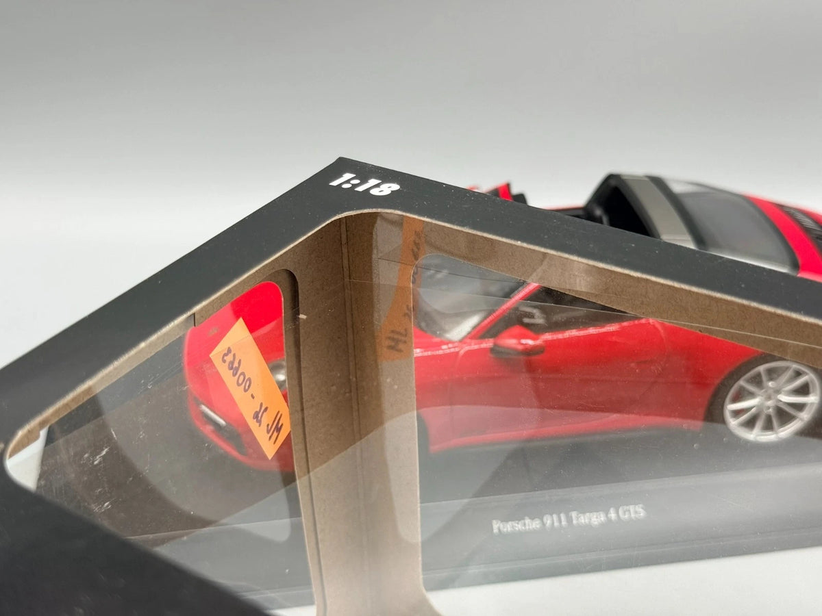 Modellautos 1:18 Minichamps Porsche 911 Targa 4 GTS mit OVP