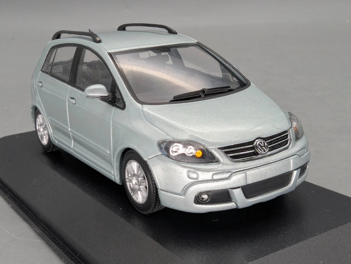 Modellautos 1:43 Minichamps Volkswagen VW Golf Plus Comfortline mit Dealer OVP