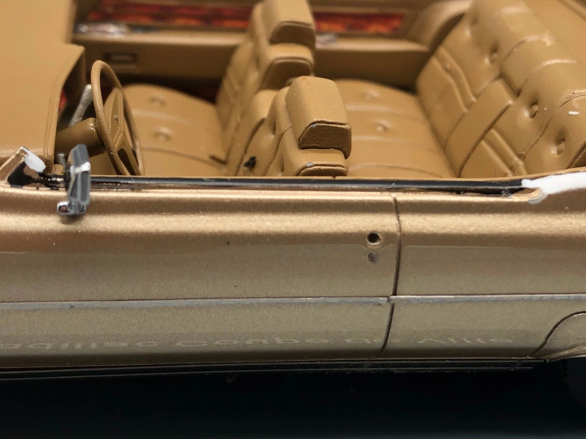 Modellautos 1:43 Neo Scale Models Cadillac Coupe De Ville mit OVP beschädigt