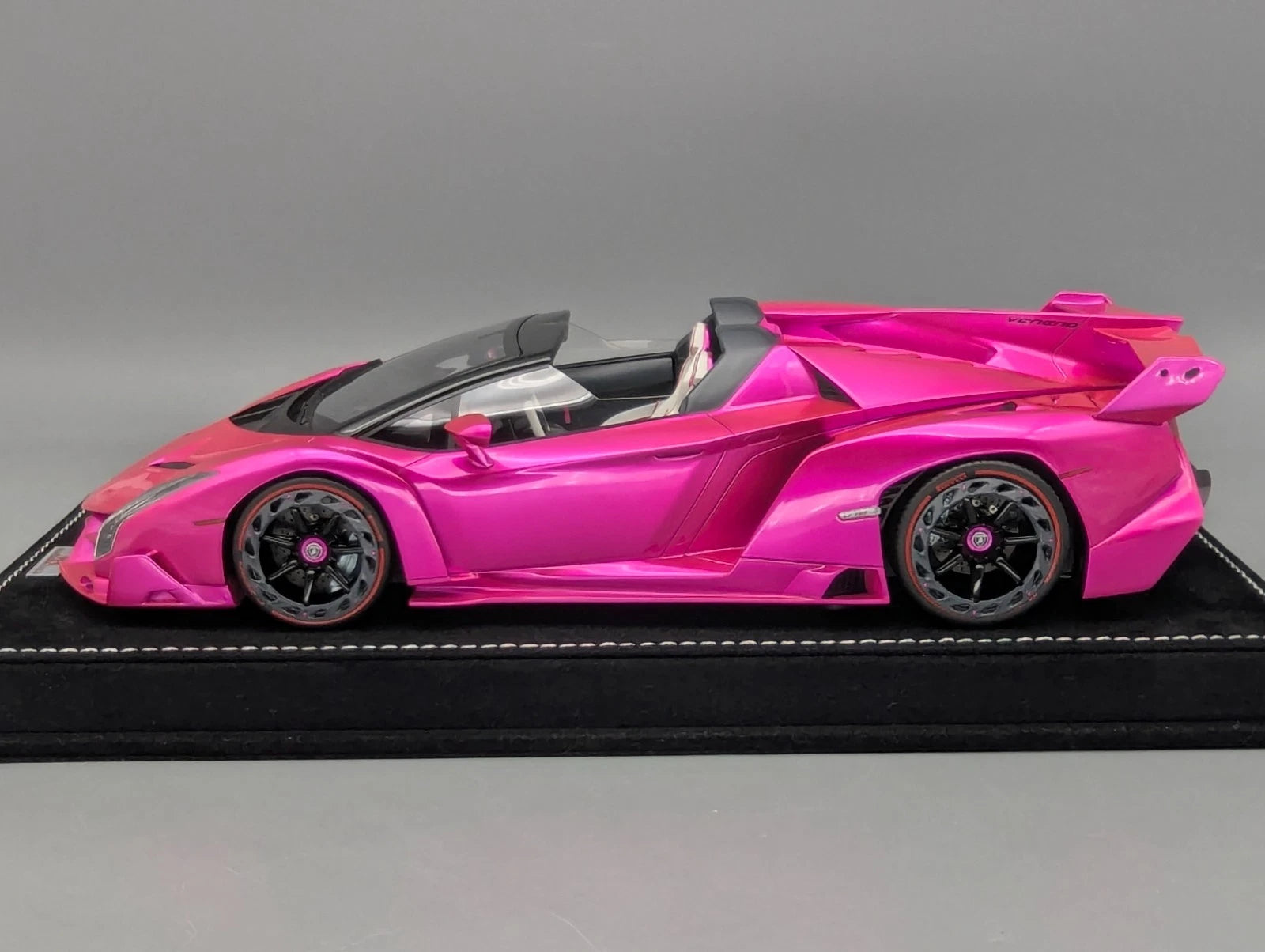 Modellautos 1:18 MR Collection Lamborghini Veneno Roadster mit OVP