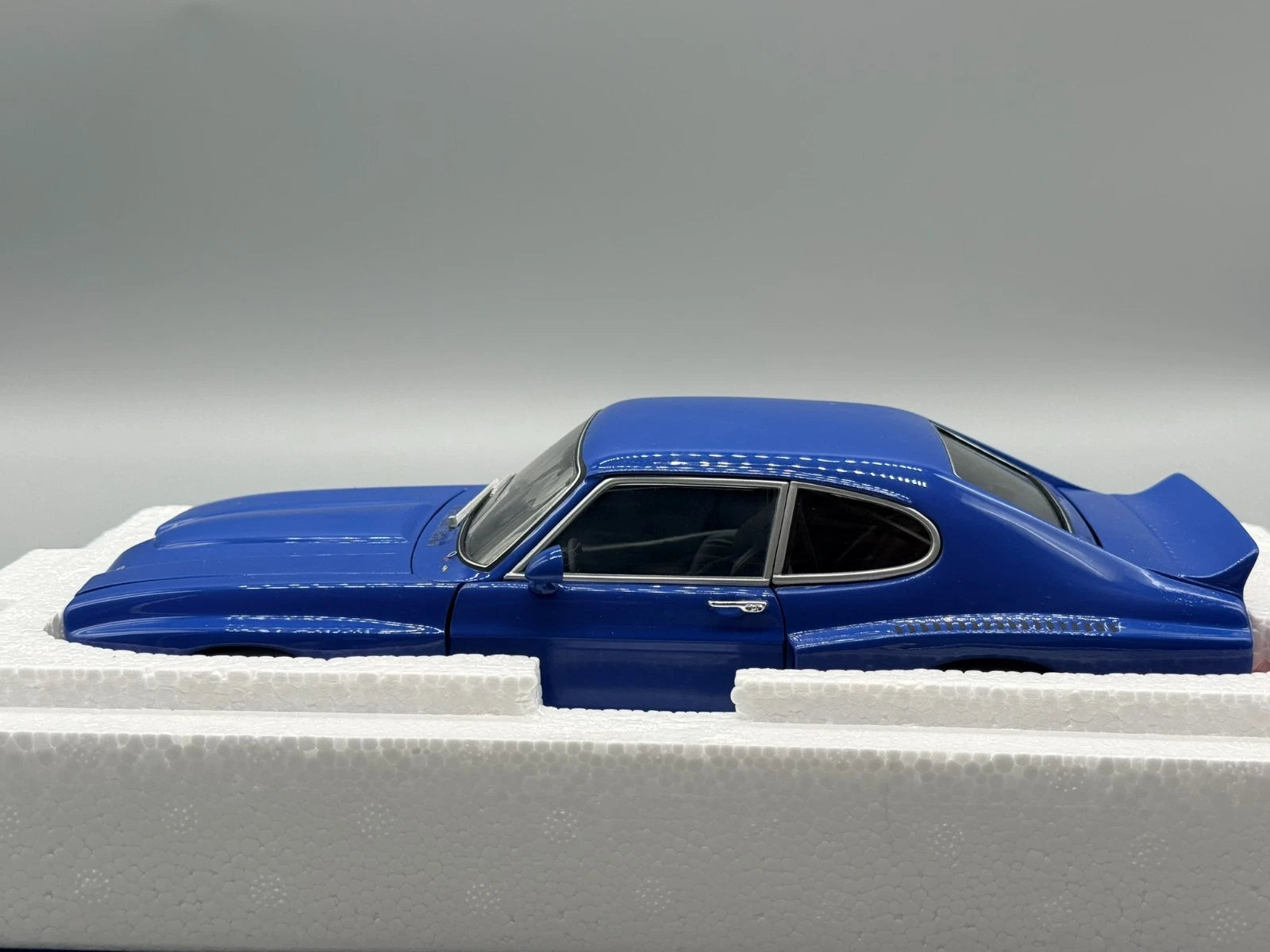 Modellautos 1:18 Minichamps Ford Capri RS 3100 1974 Blau mit OVP