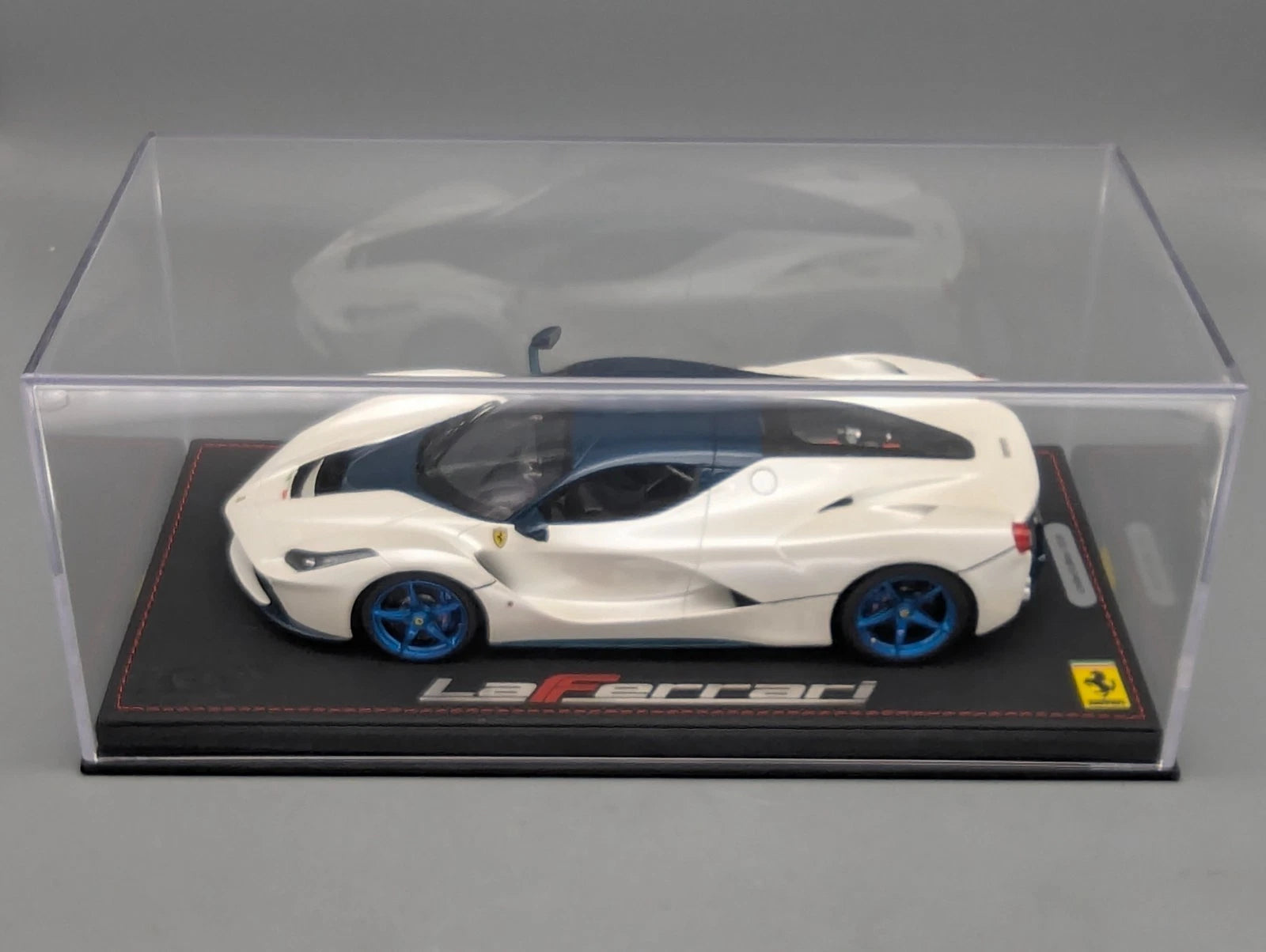 Modellautos 1:18 BBR Ferrari LaFerrari Italian White Ltd 12/20 mit Vitrine OVP