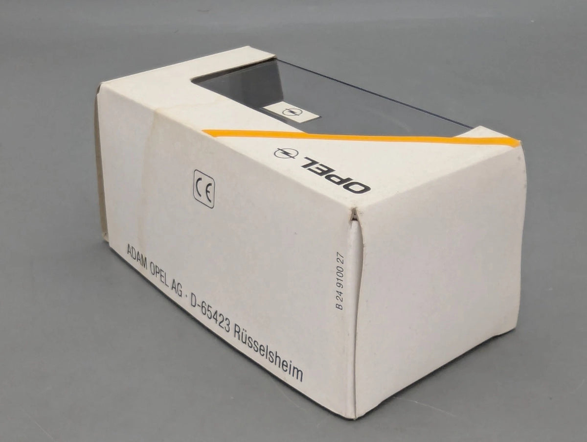 Modellautos 1:43 Schuco Opel Signum Schwarz mit Dealer OVP