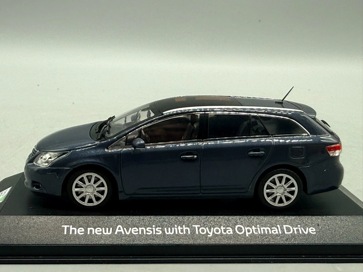 Modellautos 1:43 Minichamps Toyota Aventis mit OVP