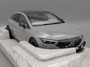 Modellautos 1:18 NZG Mercedes Benz EQE Alpin Grau Uni mit Dealer OVP