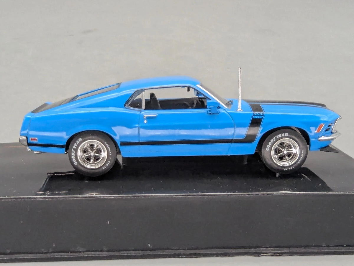 Modellautos 1:43 Ixo Ford Mustang Boss 302 1970 mit Vitrine