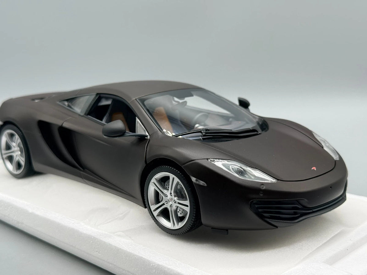 Modellautos 1:18 Minichamps McLaren MP4-12C mit OVP