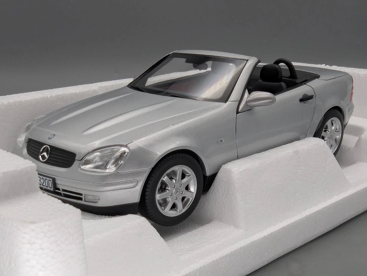 Modellautos 1:18 Norev Mercedes-Benz SLK 1996 Brillant Silver mit OVP