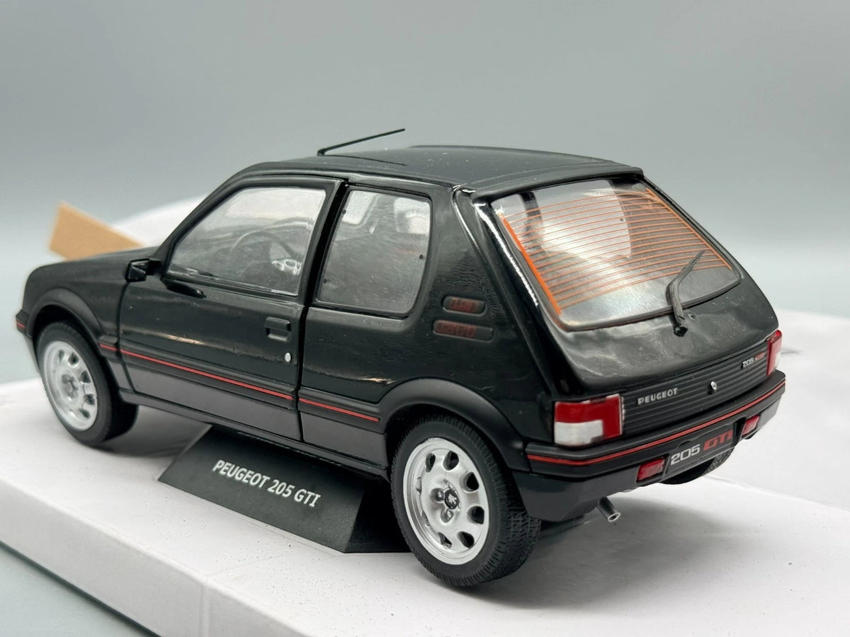 Modellautos 1:18 Solido Peugeot 205 GTI mit OVP