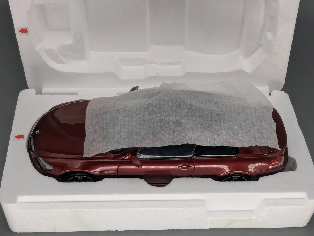 Modellautos 1:18 Kyosho BMW M6 mit Dealer OVP