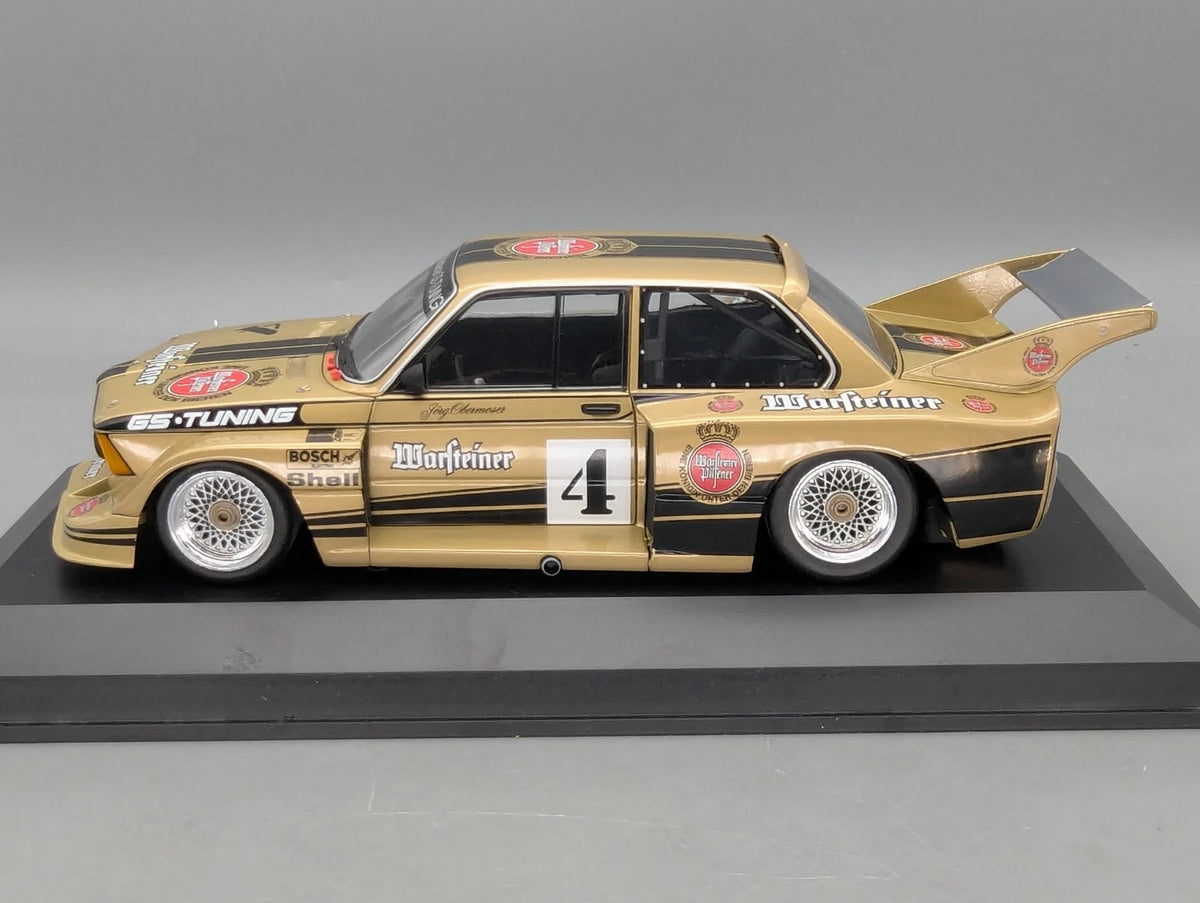 Modellautos 1:18 Minichamps BMW 320i Warsteiner DRM 1977 #4 J. Obermoser Vitrine