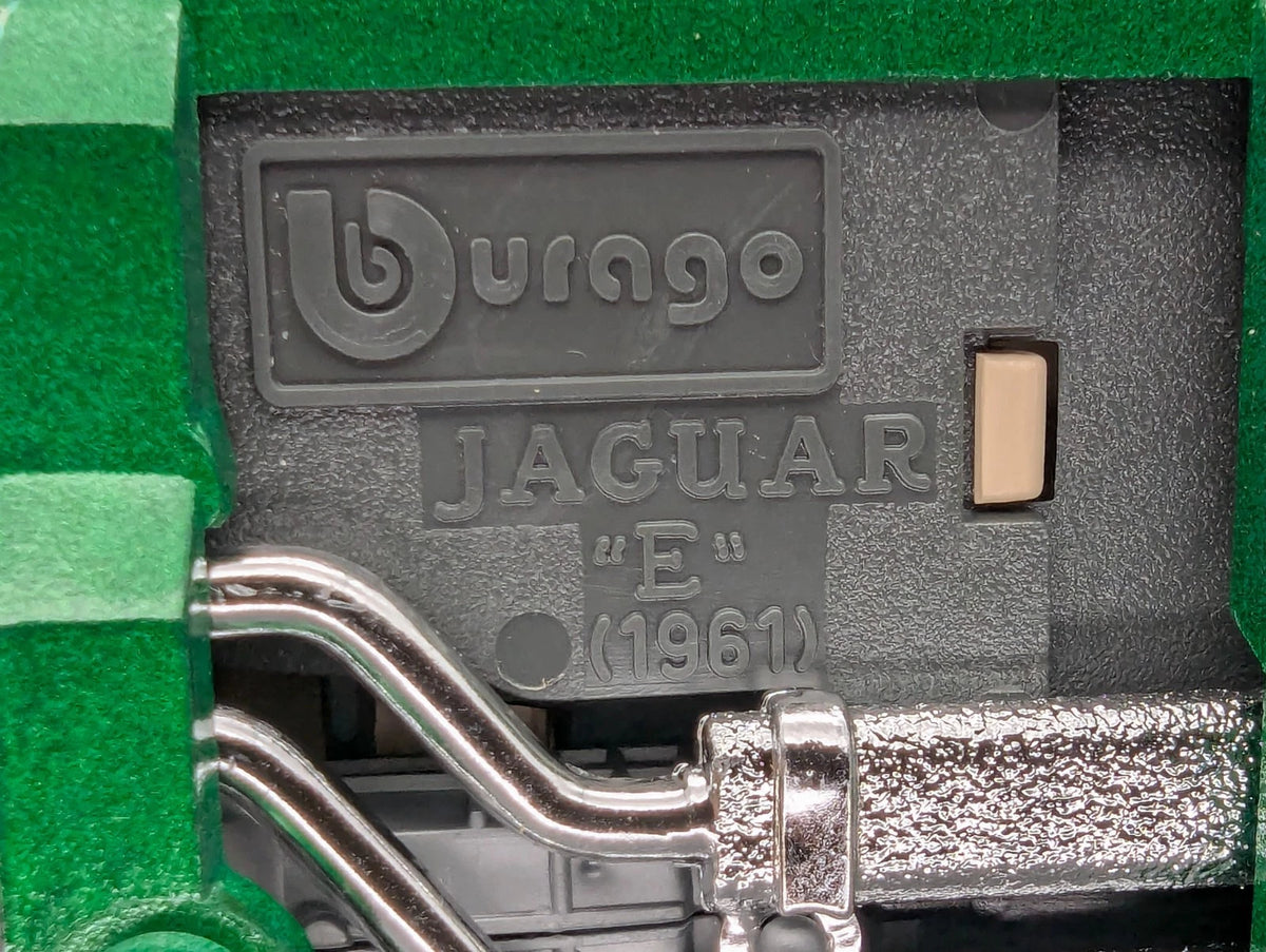 Modellautos 1:18 Bburago Jaguar E 1961 Metallic Grün mit Vitrine