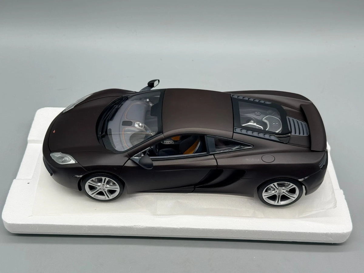 Modellautos 1:18 Minichamps McLaren MP4-12C mit OVP
