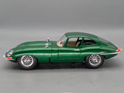 Modellautos 1:18 Bburago Jaguar E 1961 Metallic Grün mit Vitrine