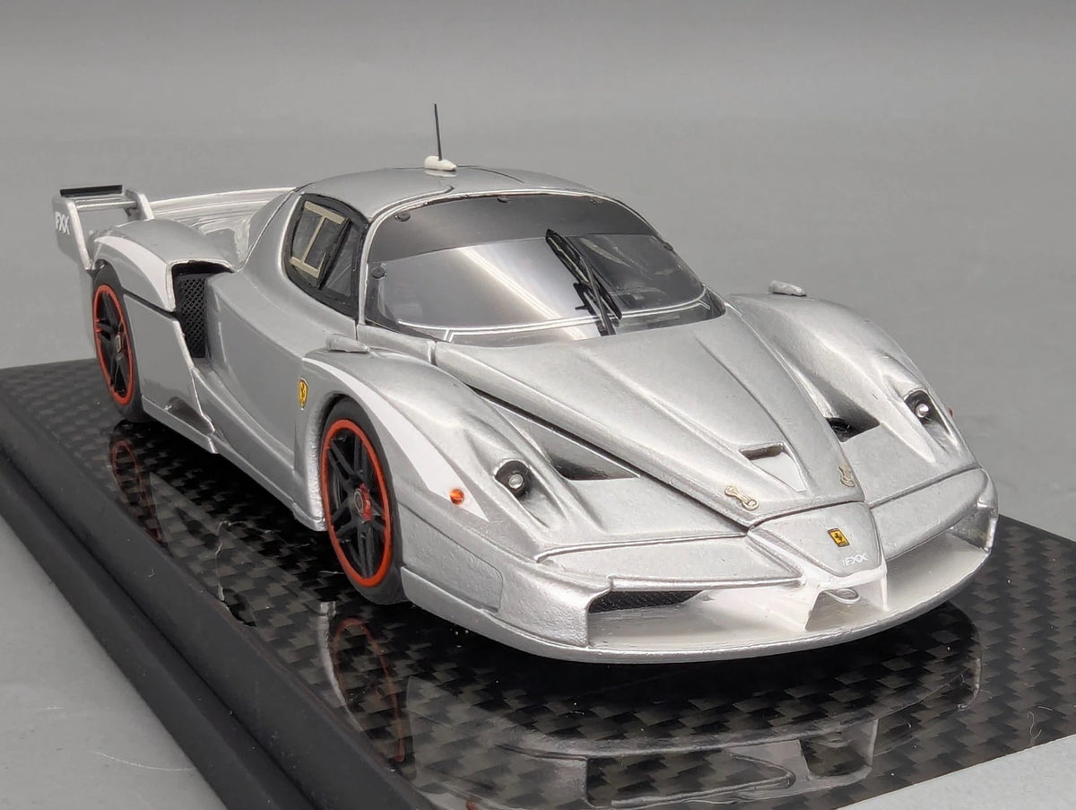 Modellautos 1:43 MR Ferrari FXX mit Open Door Funktion 55/100 Silber mit OVP