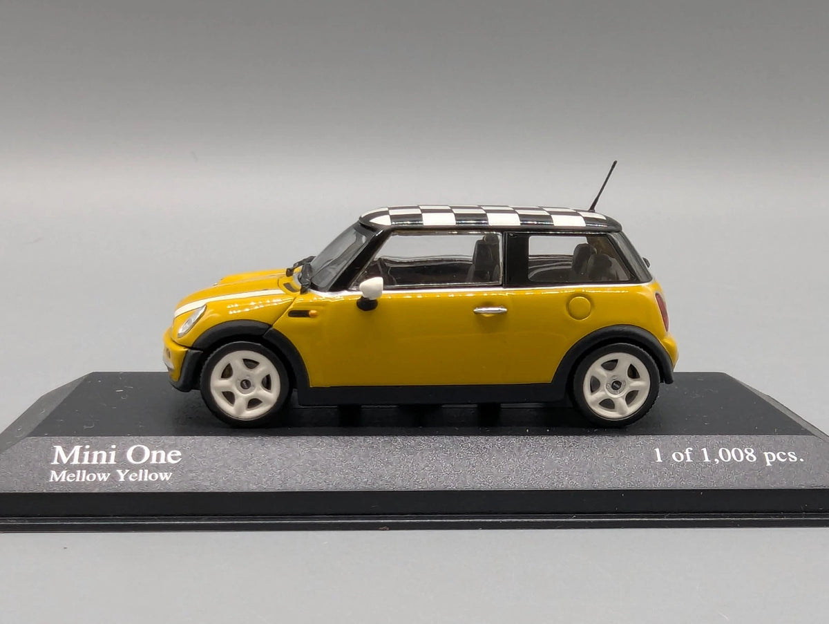 Modellautos 1:43 Minichamps Mini One 2001 Mellow Yellow Haube zum Öffnen mit OVP