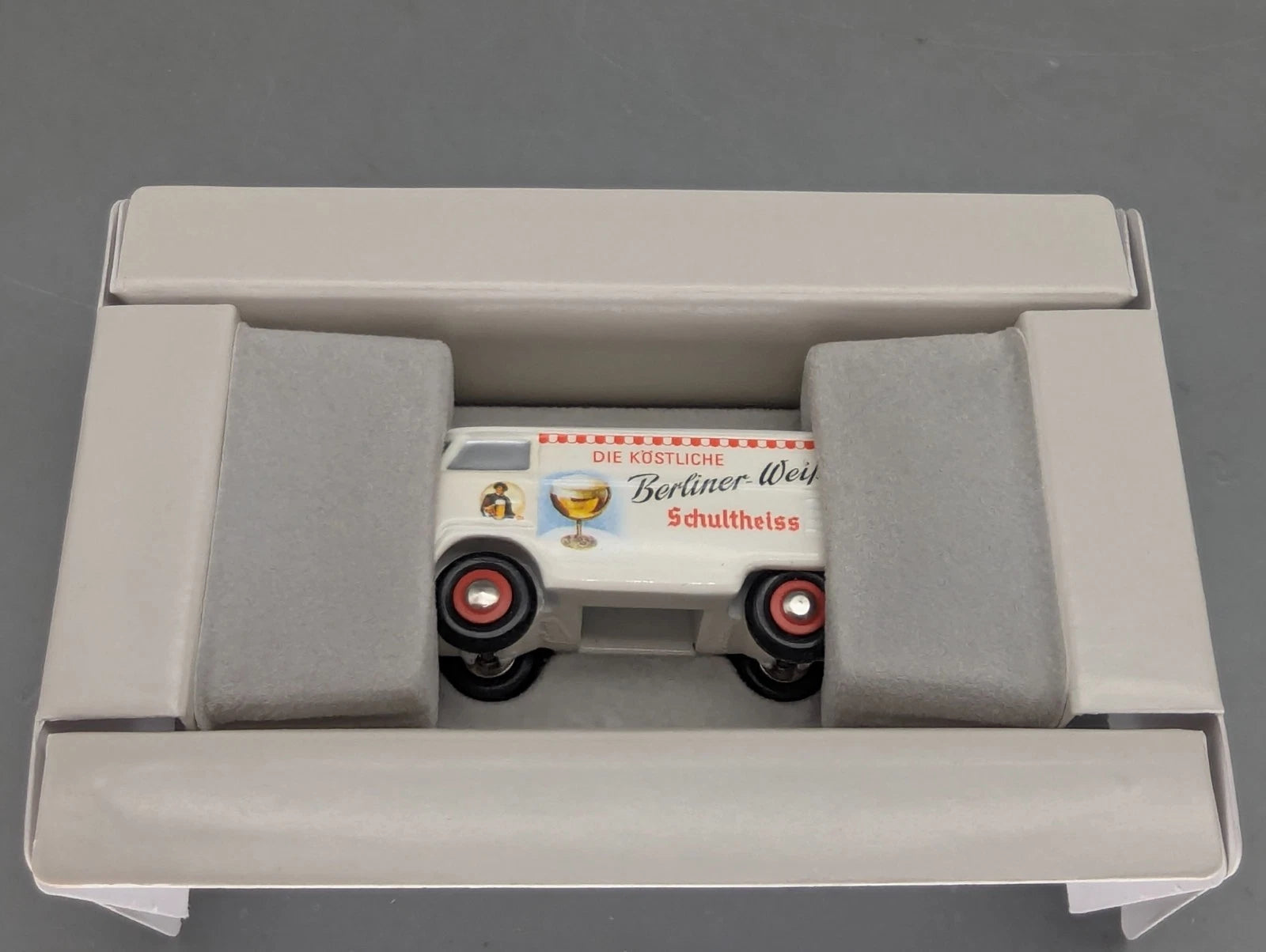 Modellautos 1:90 Schuco Volkswagen VW T1 Kasten Schultheiss 2005 mit OVP