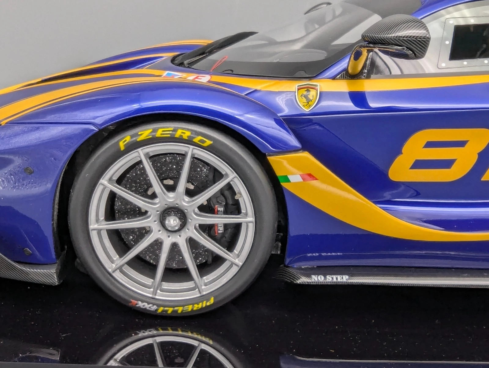 Modellautos 1:12 BBR Ferrari FXX-K Car #81 Blau Gelb Ltd 15/20 in Vitrine OVP
