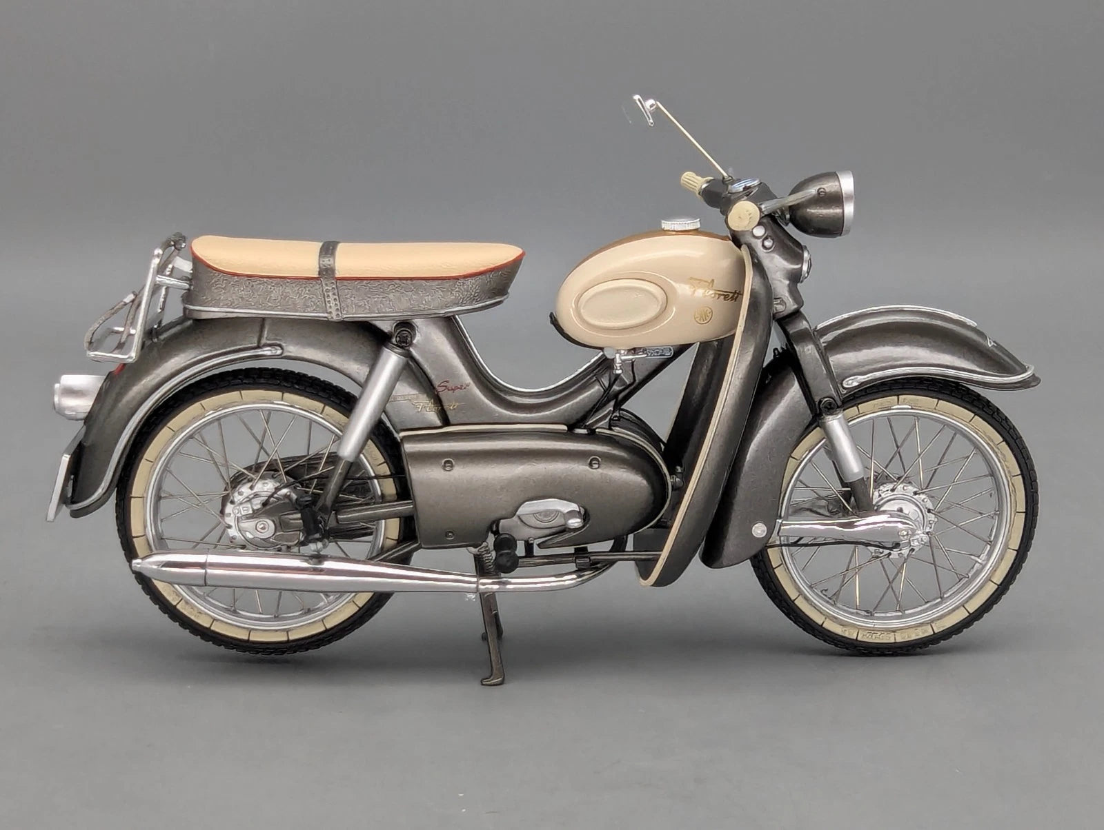 Motorrad Modell 1:10 Schuco Kreidler Florett Super mit Beinschild Grau mit OVP