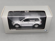 Modellautos 1:43 Minichamps Volkswagen VW Touareg Silber Metallic mit Dealer OVP
