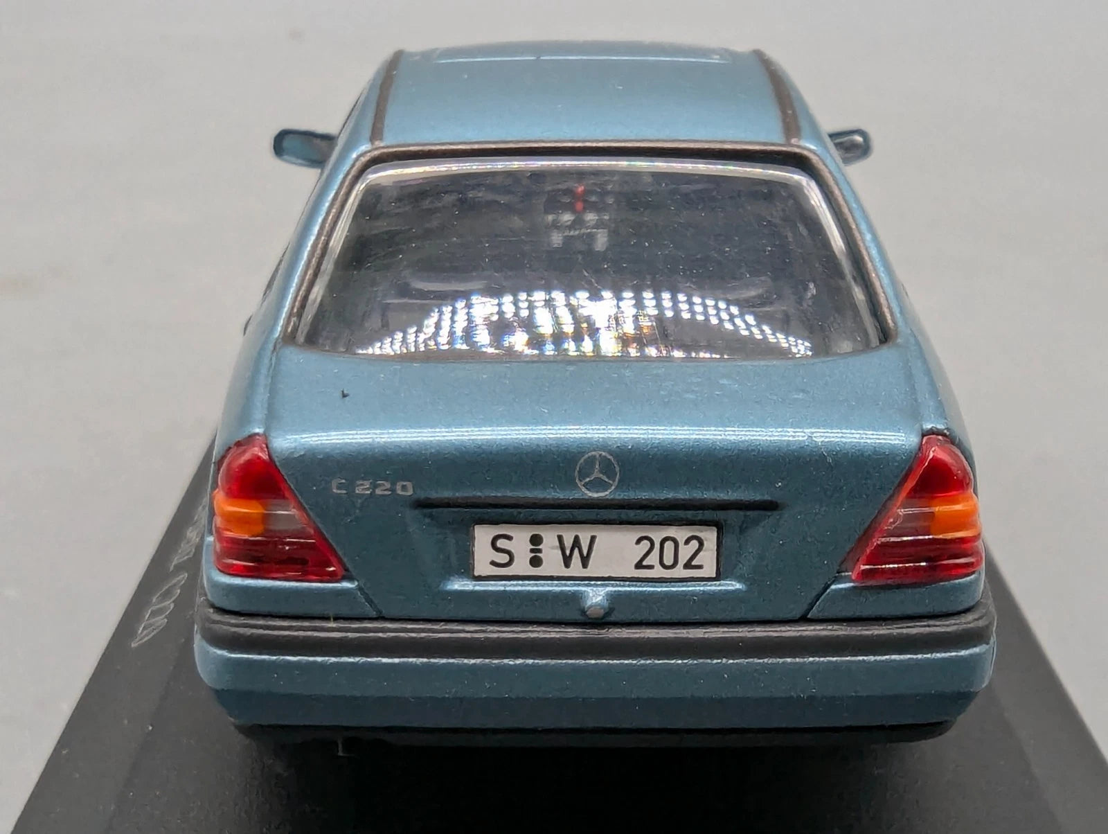 Modellautos 1:43 Minichamps Mercedes Benz C 220 Petrol Metallic mit Dealer OVP