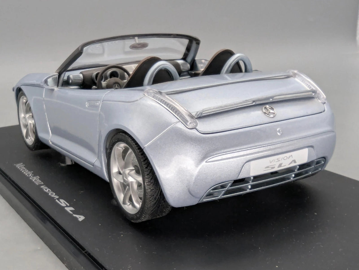 Modellautos 1:18 Gate Mercedes-Benz Vision SLA Hellblau Metallic mit Dealer OVP