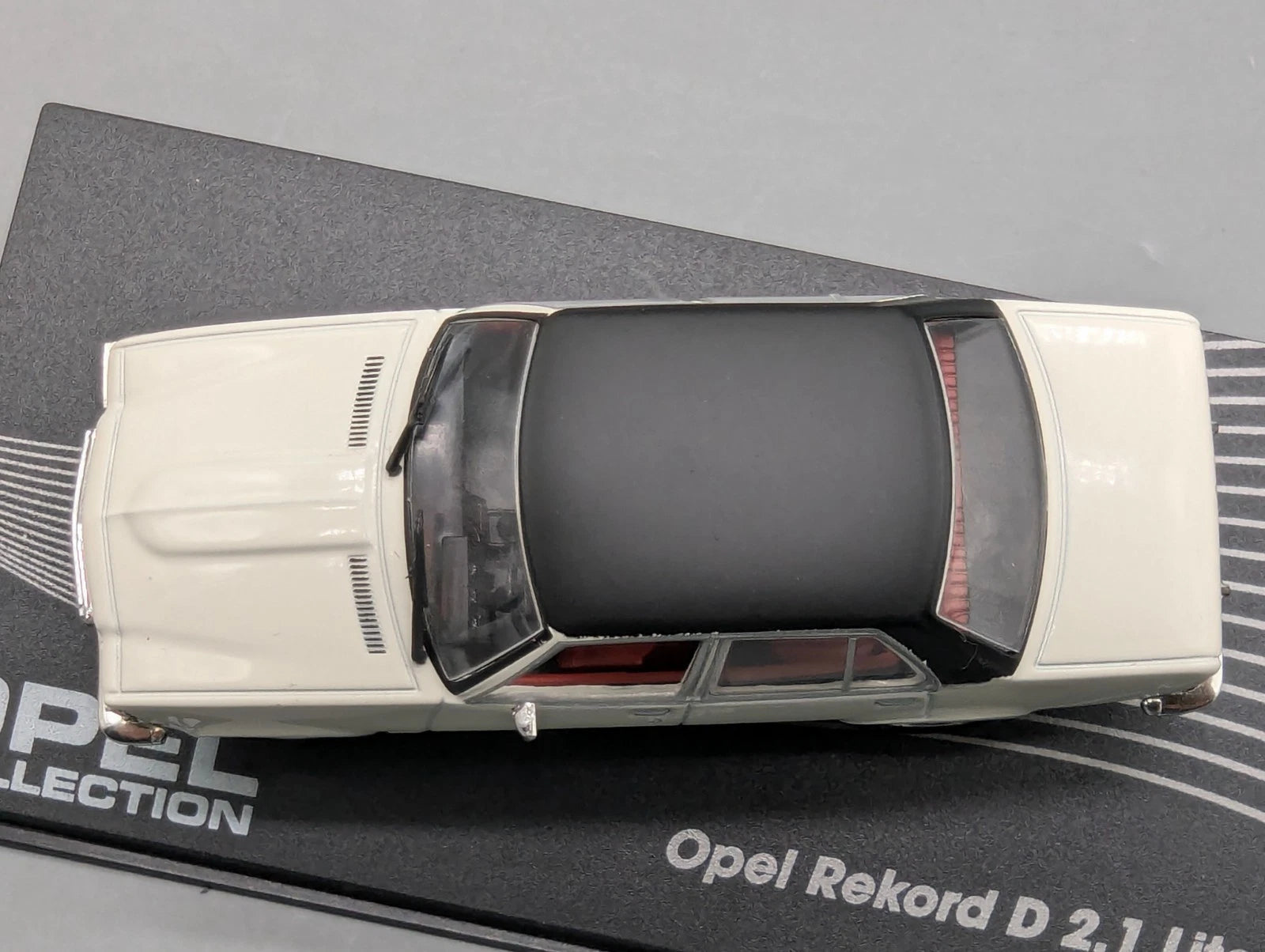 Modellautos 1:43 Ixo für Eaglemoss Opel Collection Rekord D 2,1 Liter Vitrine