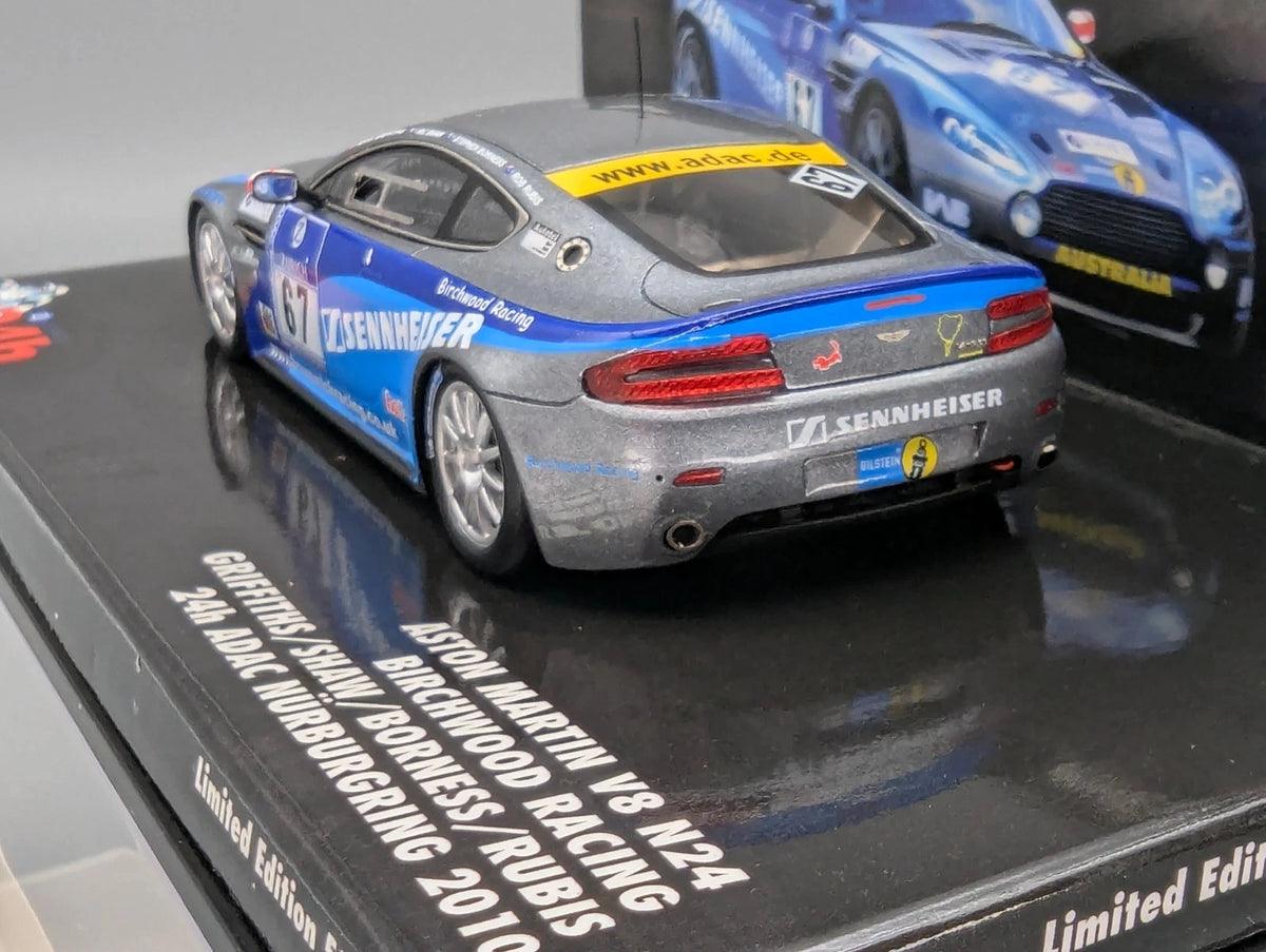 Modellautos 1:43 Minichamps Aston Martin V8 N24 24h Nürburgring 2010 #67 mit OVP