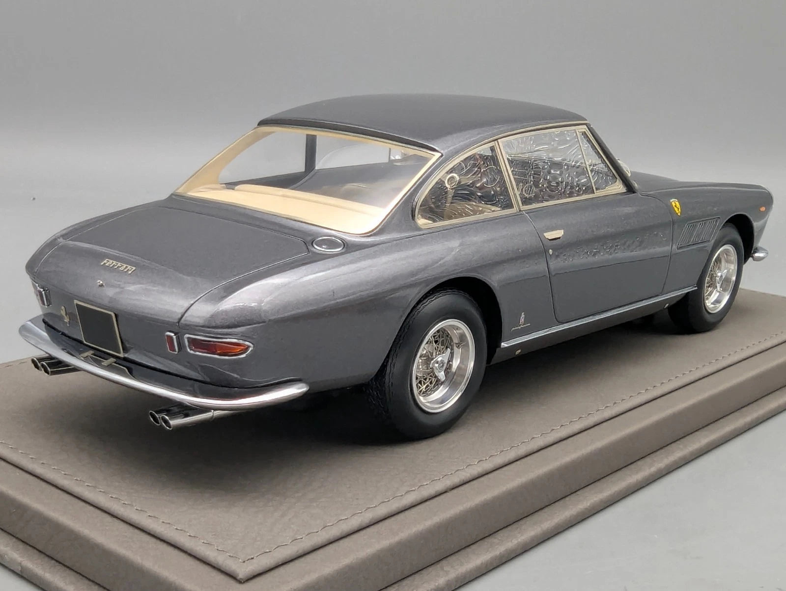 Modellautos 1:18 BBR Ferrari 330 GT 2+2 Limitiert 1/48 Lederplatte Vitrine OVP