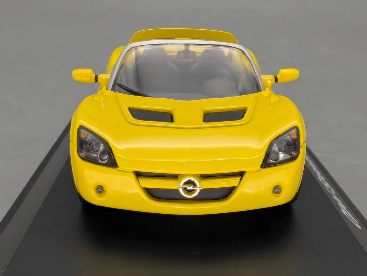 Modellautos 1:43 Schuco Opel Speedster Gelb mit Dealer OVP
