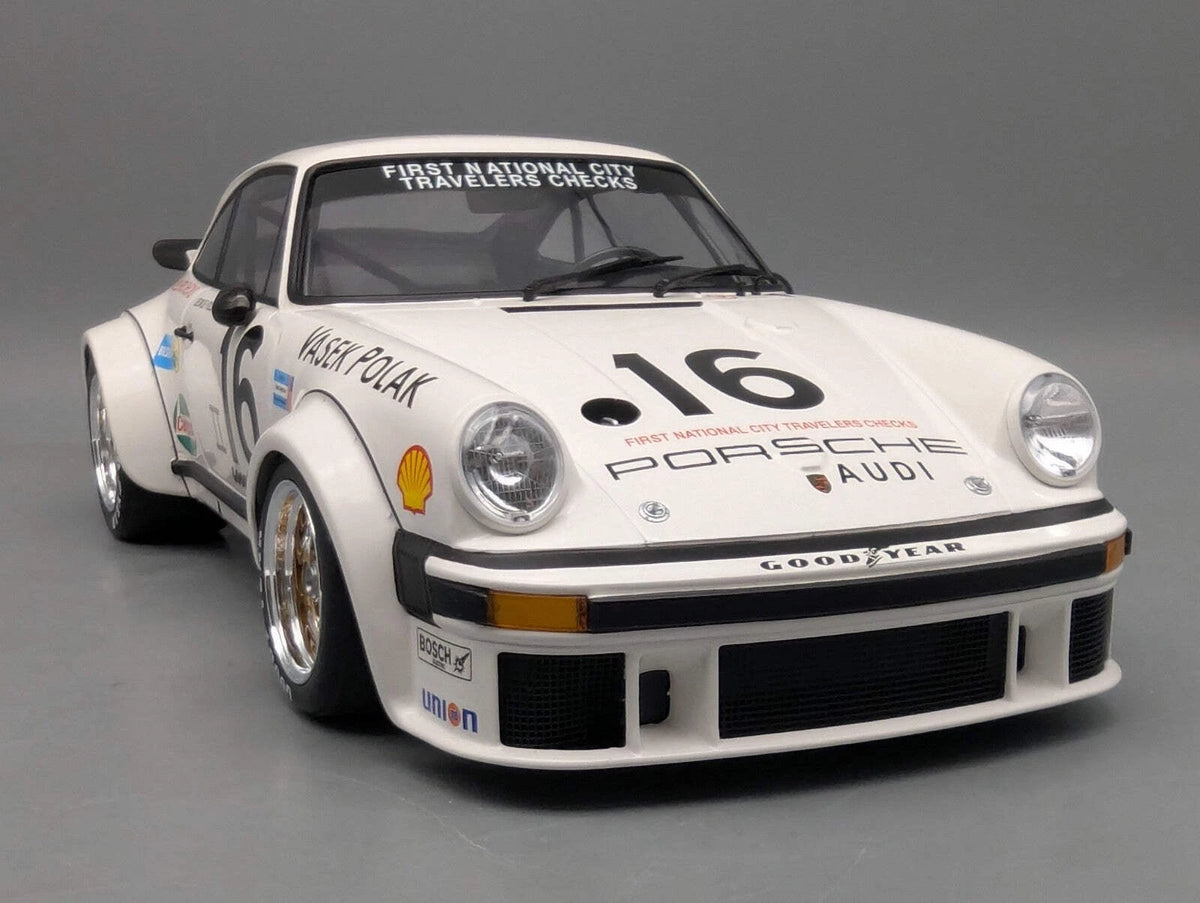 Modellautos 1:12 Minichamps Porsche 934 RSR Turbo WINNER 76 #16. Follmer Vitrine