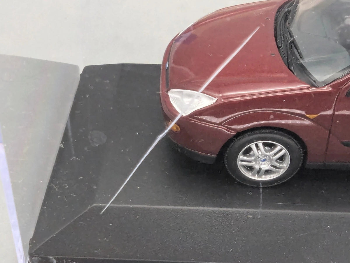 Modellautos 1:43 Minichamps Ford Focus Rot Metallic mit Dealer OVP